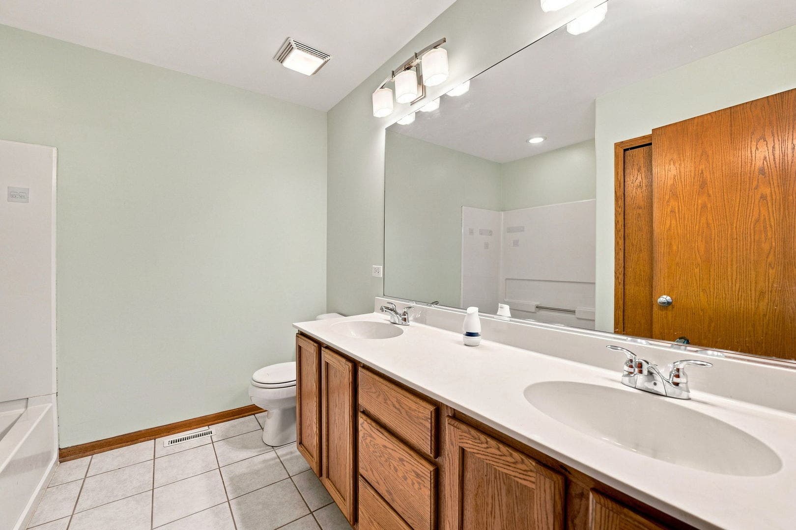 1800 Waters Edge Drive, Minooka, IL 60447 1800 Waters Edge Drive, Minooka, IL 60447