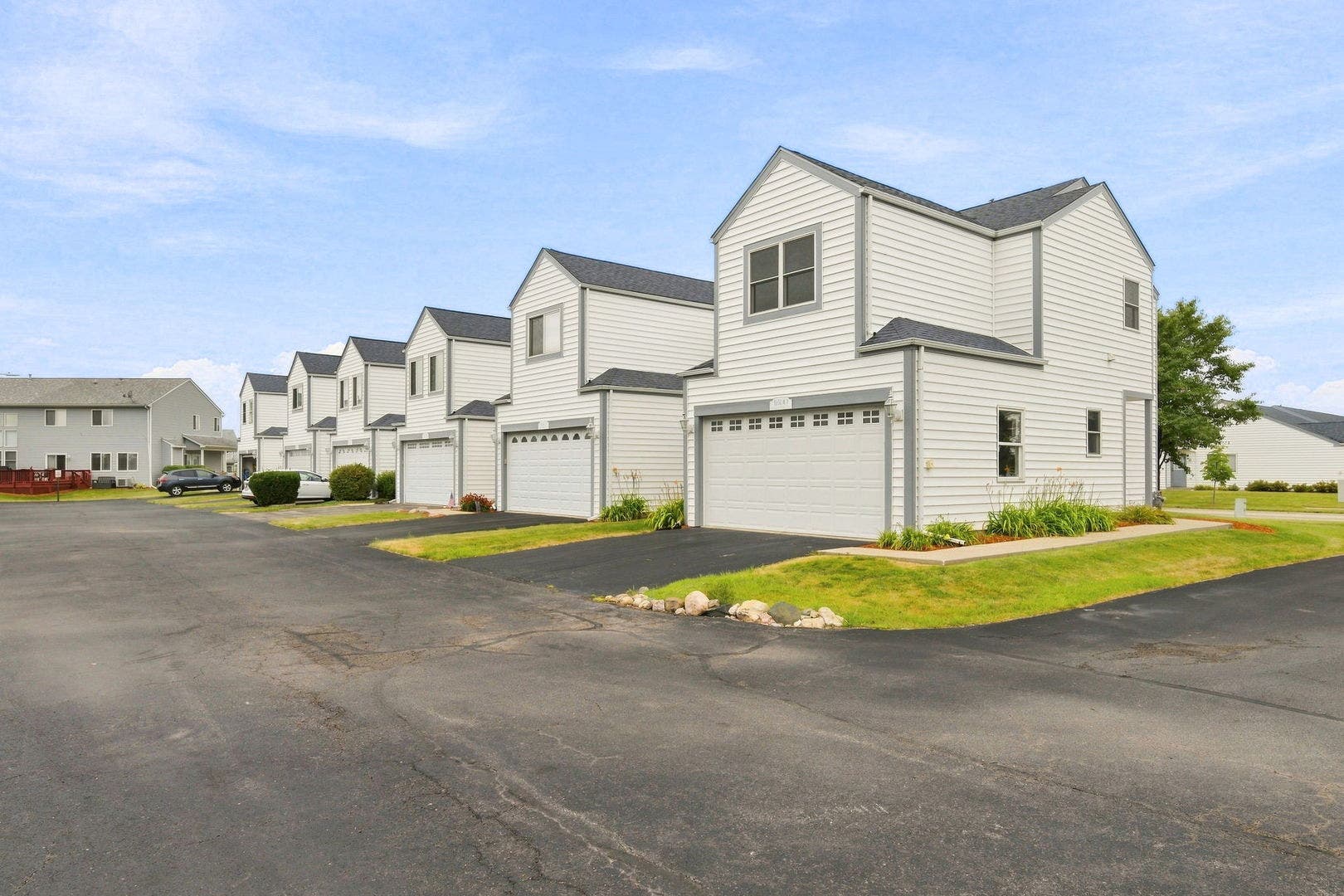 1800 Waters Edge Drive, Minooka, IL 60447 1800 Waters Edge Drive, Minooka, IL 60447