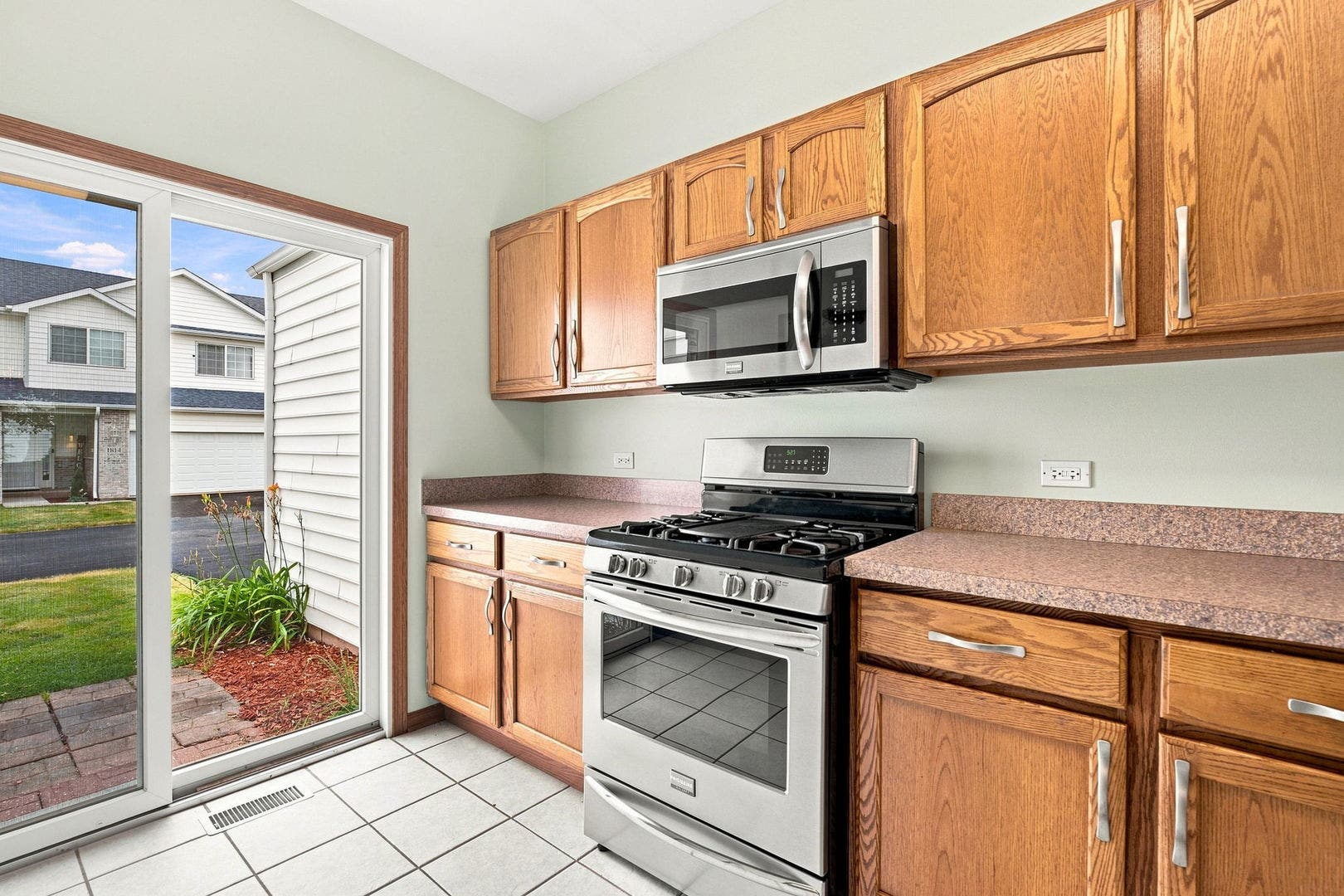 1800 Waters Edge Drive, Minooka, IL 60447 1800 Waters Edge Drive, Minooka, IL 60447