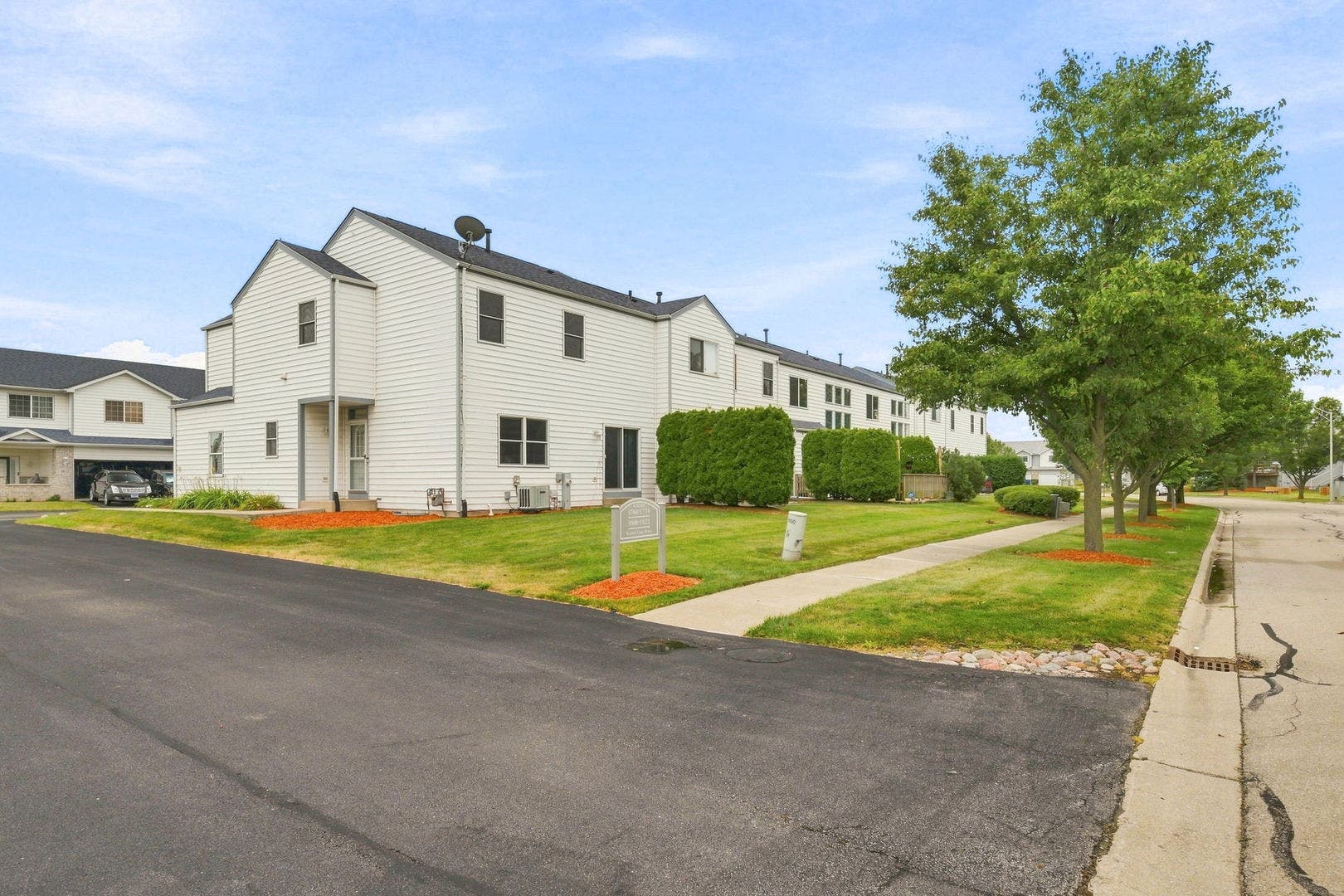 1800 Waters Edge Drive, Minooka, IL 60447 1800 Waters Edge Drive, Minooka, IL 60447