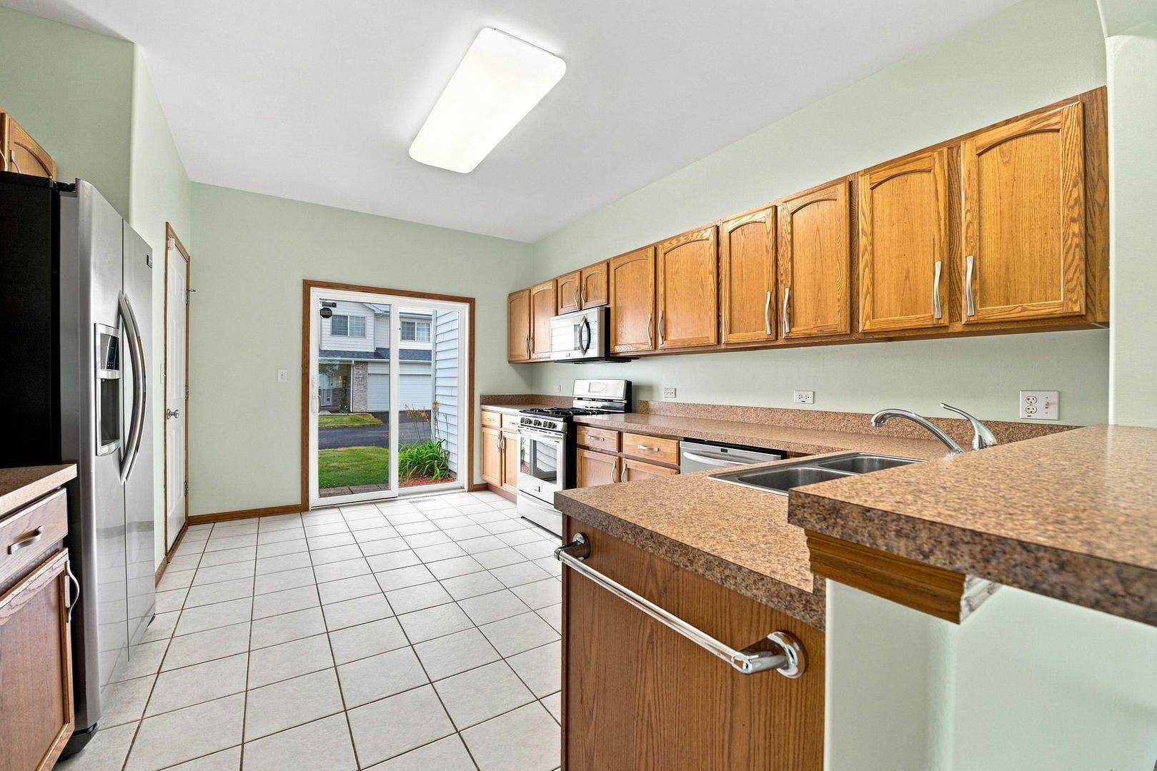 1800 Waters Edge Drive, Minooka, IL 60447 1800 Waters Edge Drive, Minooka, IL 60447