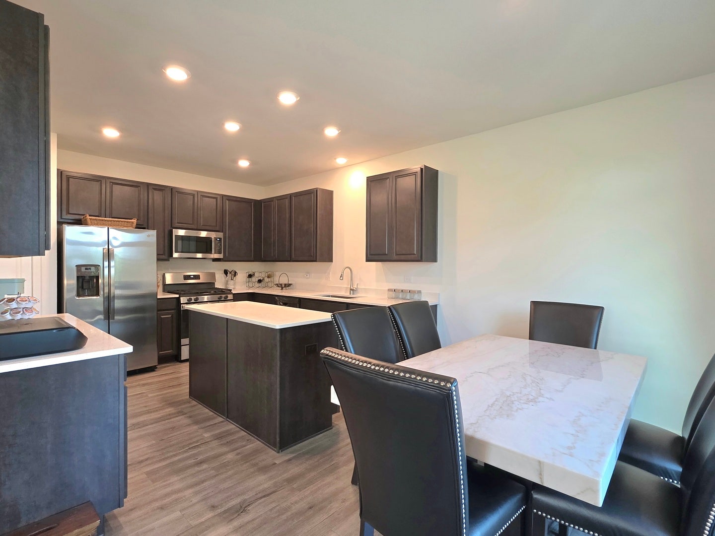 24855 S McCormick Way, Manhattan, IL 60442 24855 S McCormick Way, Manhattan, IL 60442