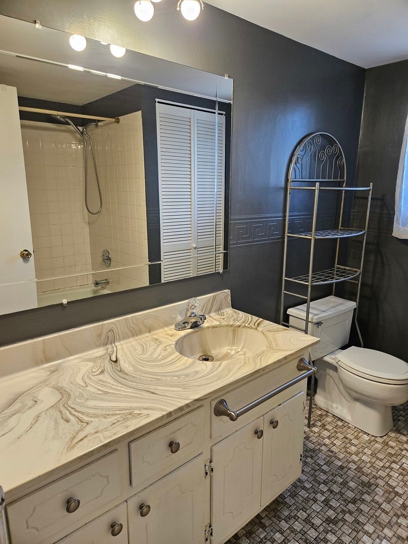 9817 Treetop Drive, #2A, Orland Park, IL 60462
