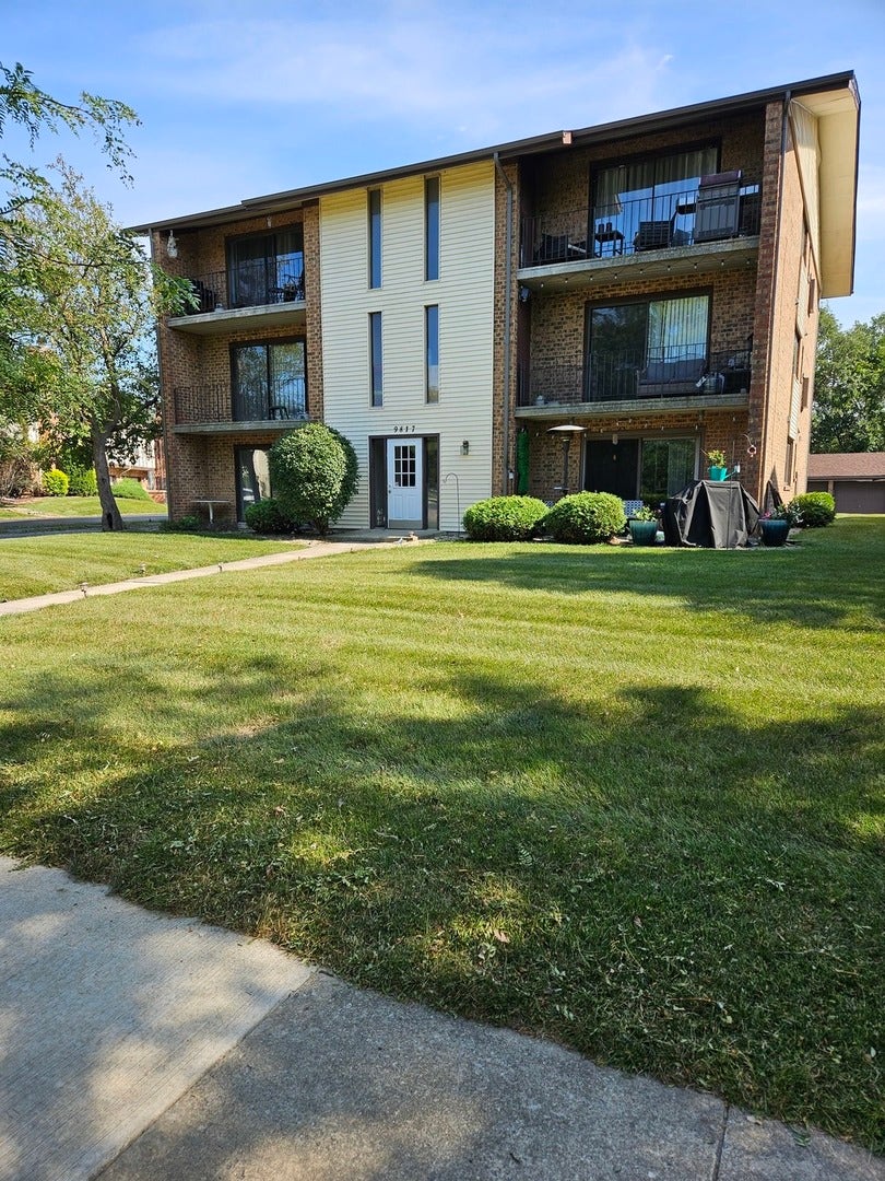 9817 Treetop Drive, #2A, Orland Park, IL 60462