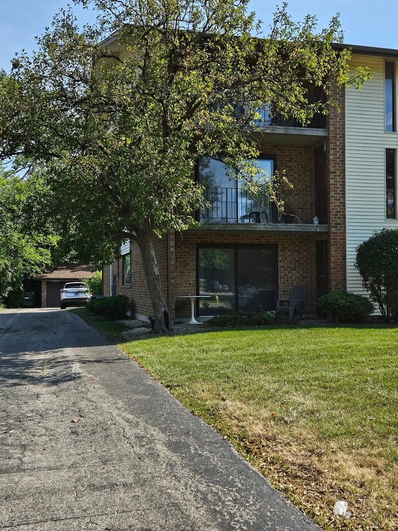 9817 Treetop Drive, #2A, Orland Park, IL 60462