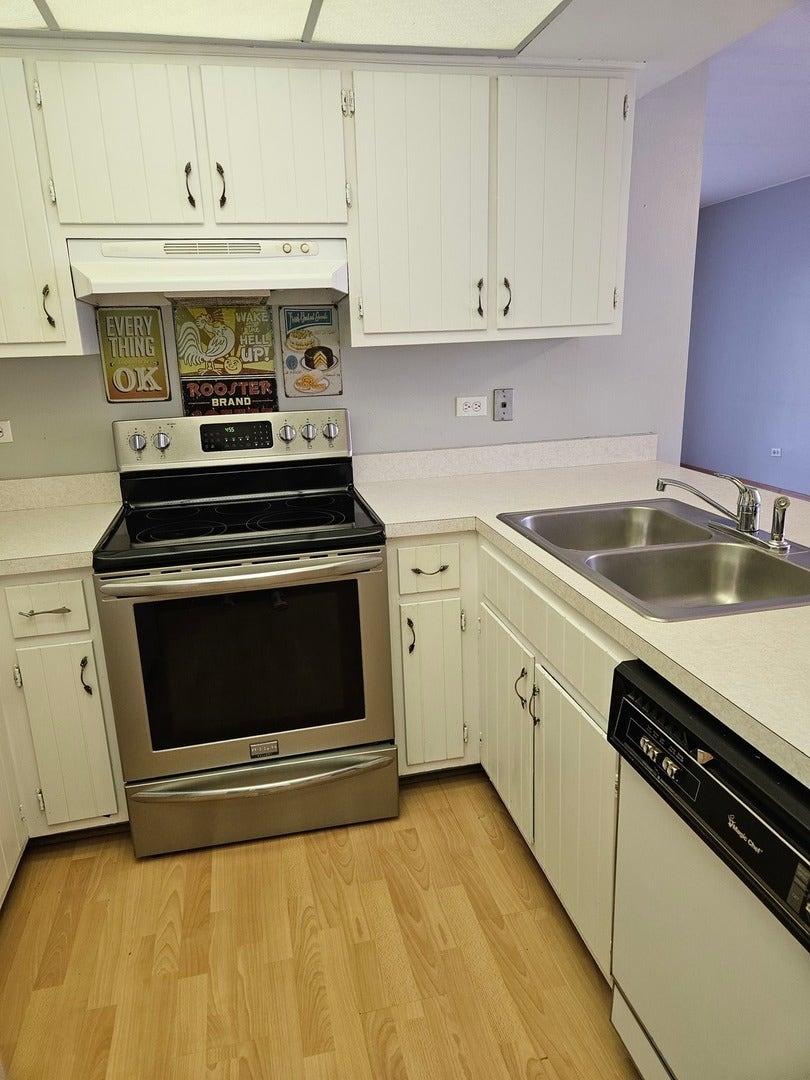 9817 Treetop Drive, #2A, Orland Park, IL 60462