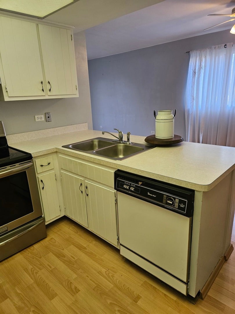 9817 Treetop Drive, #2A, Orland Park, IL 60462