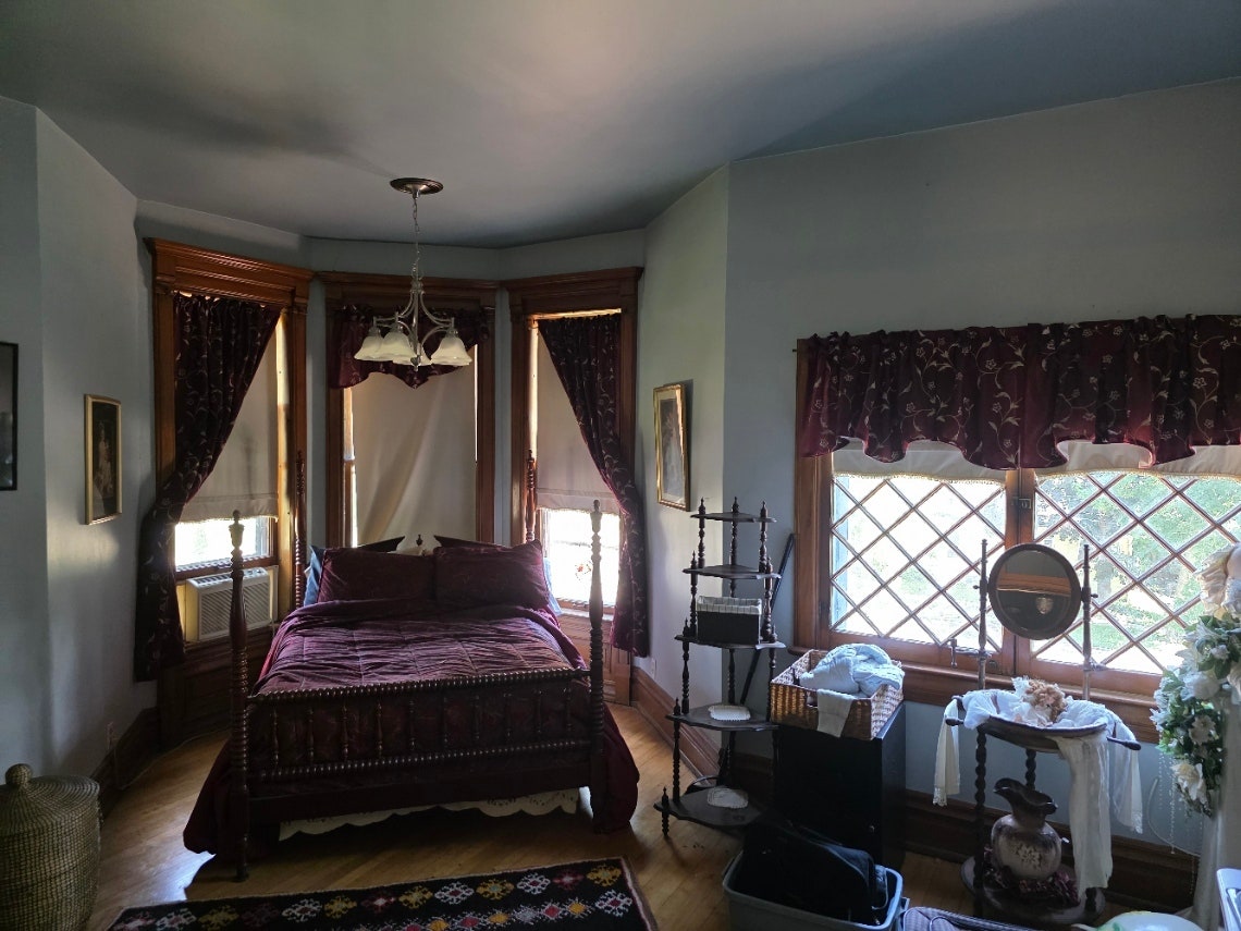 705 W Highland Avenue, Elgin, IL 60123 705 W Highland Avenue, Elgin, IL 60123