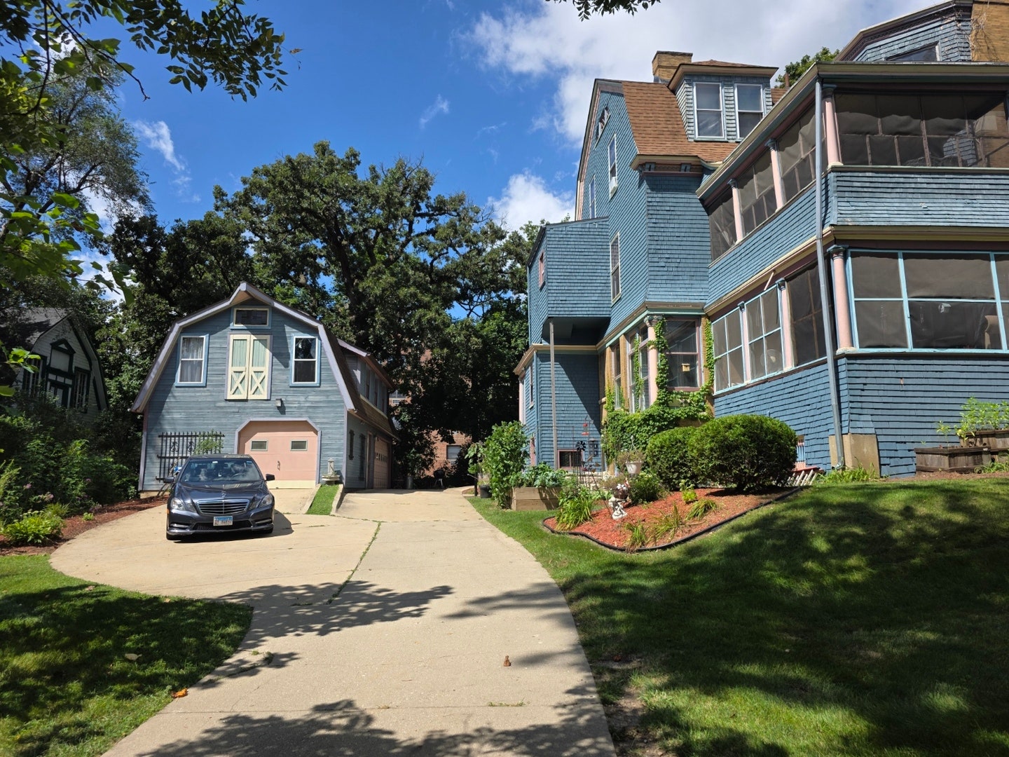 705 W Highland Avenue, Elgin, IL 60123 705 W Highland Avenue, Elgin, IL 60123