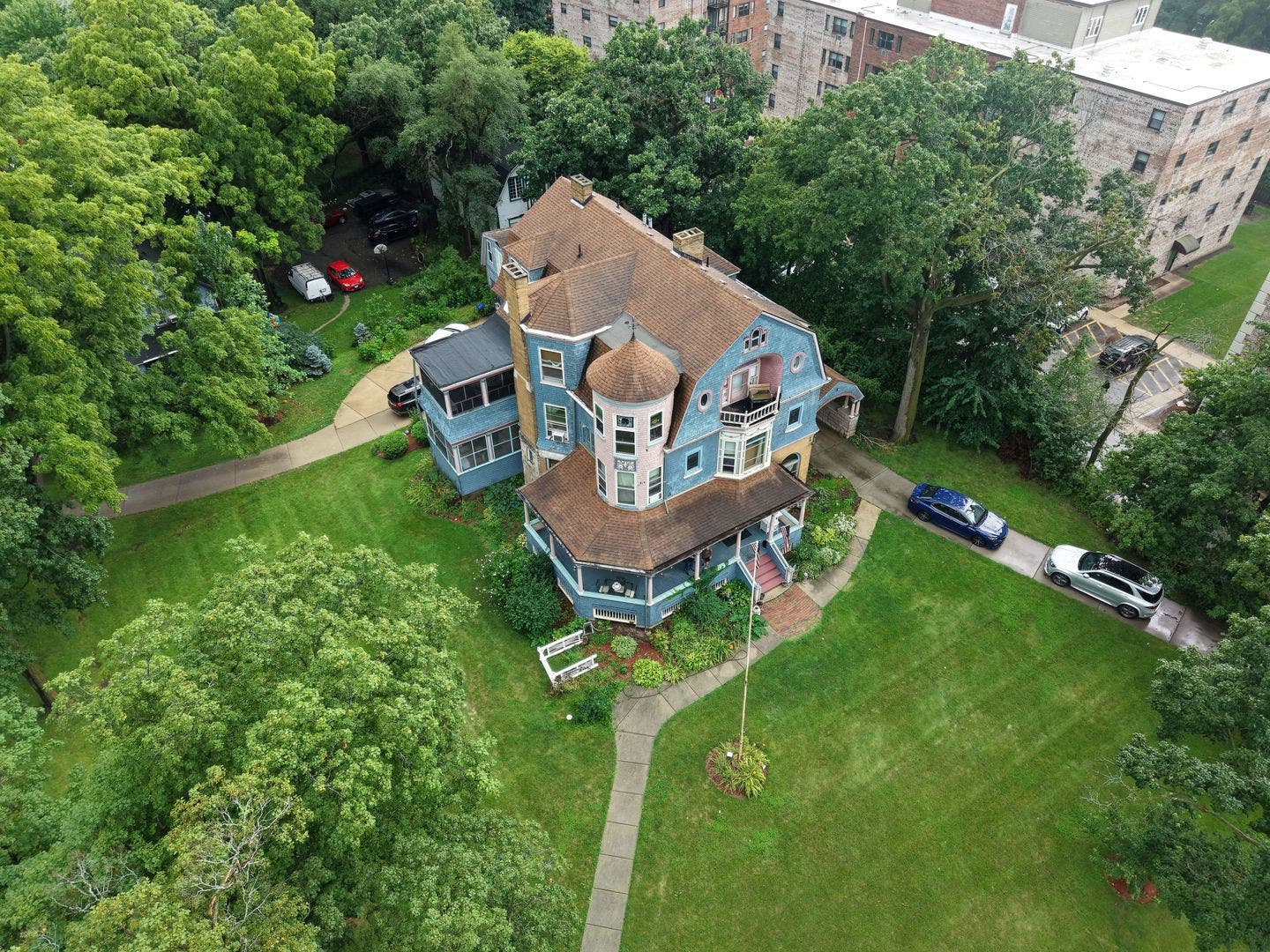 705 W Highland Avenue, Elgin, IL 60123 705 W Highland Avenue, Elgin, IL 60123