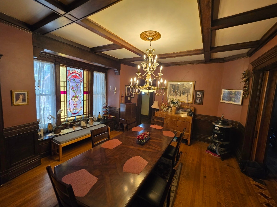 705 W Highland Avenue, Elgin, IL 60123 705 W Highland Avenue, Elgin, IL 60123