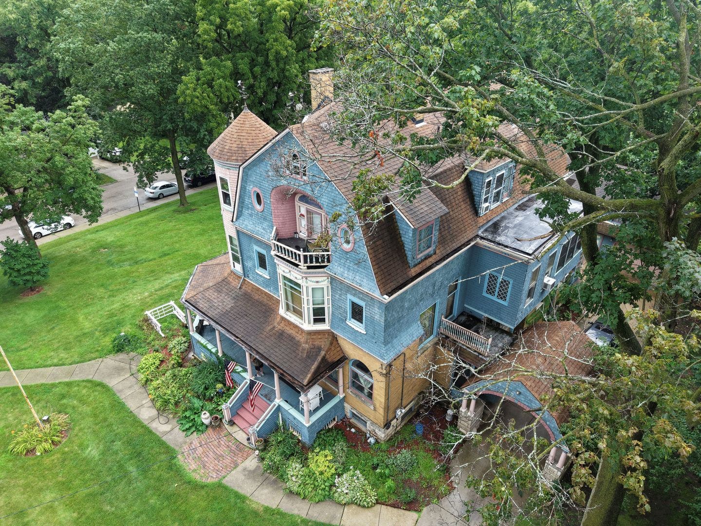 705 W Highland Avenue, Elgin, IL 60123 705 W Highland Avenue, Elgin, IL 60123