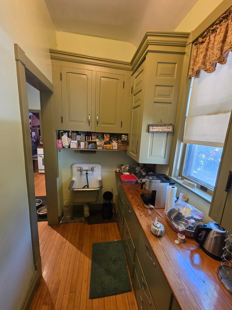 705 W Highland Avenue, Elgin, IL 60123 705 W Highland Avenue, Elgin, IL 60123