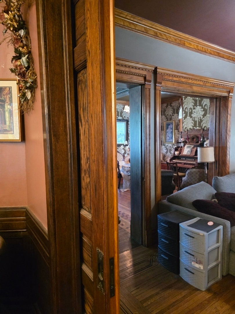705 W Highland Avenue, Elgin, IL 60123 705 W Highland Avenue, Elgin, IL 60123