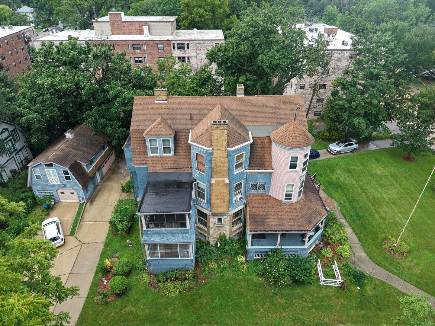705 W Highland Avenue, Elgin, IL 60123 705 W Highland Avenue, Elgin, IL 60123