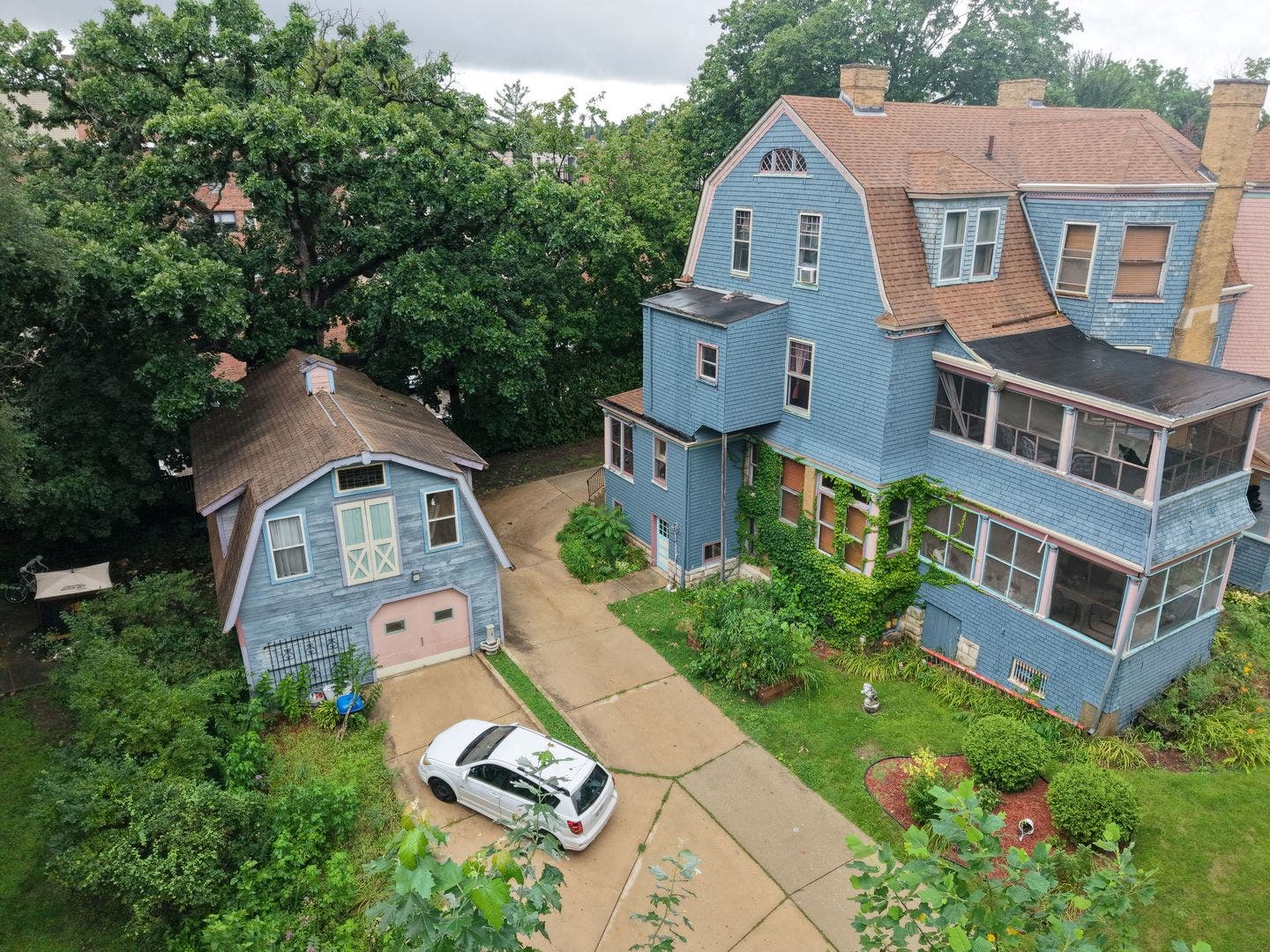 705 W Highland Avenue, Elgin, IL 60123 705 W Highland Avenue, Elgin, IL 60123