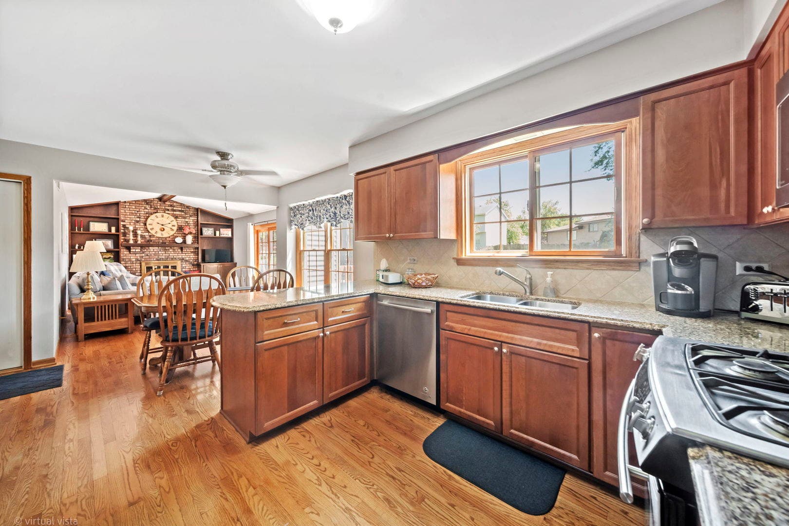 1725 Monmouth Place, Downers Grove, IL 60516