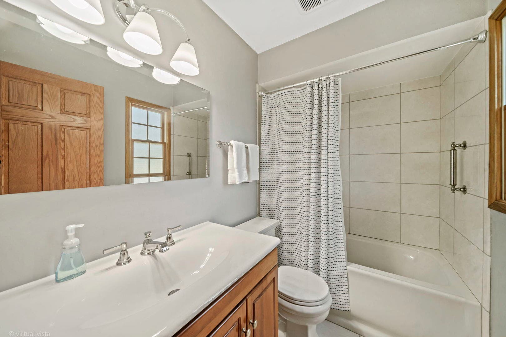 1725 Monmouth Place, Downers Grove, IL 60516
