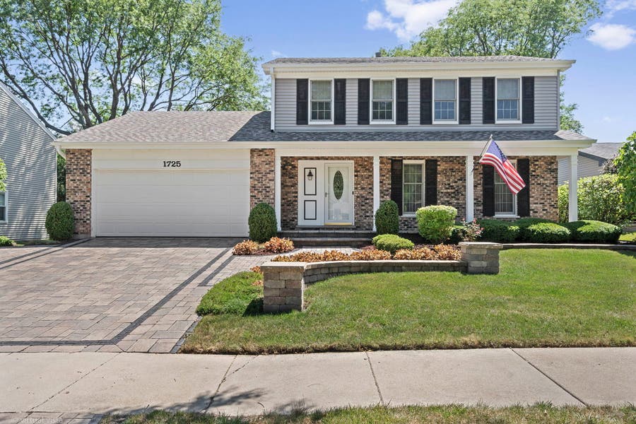 Property photo for 1725 Monmouth Place, Downers Grove, IL