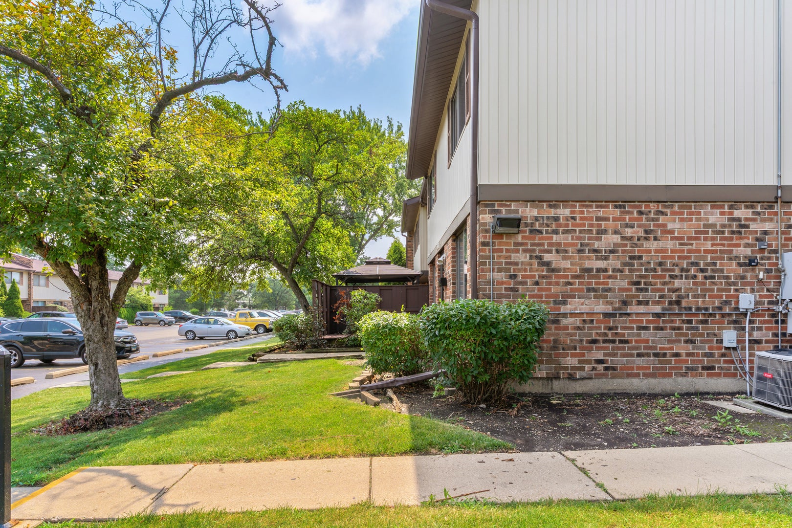 7348 Winthrop Way, #1, Downers Grove, IL 60516 7348 Winthrop Way, #1, Downers Grove, IL 60516