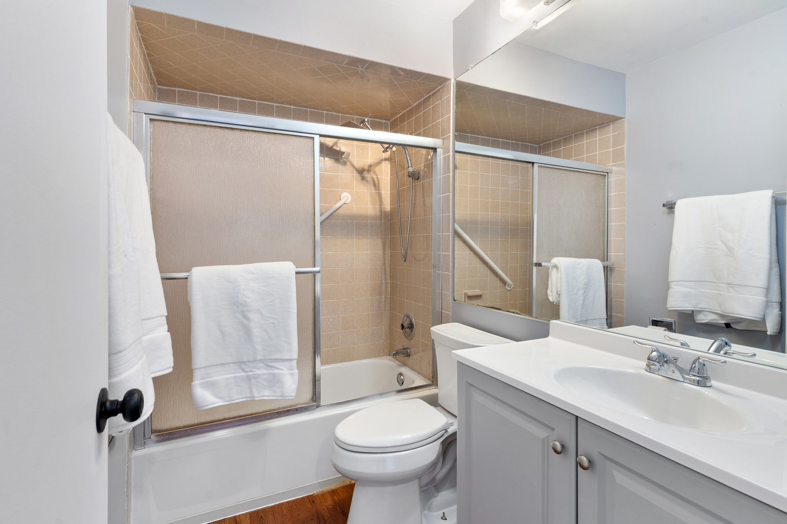 7348 Winthrop Way, #1, Downers Grove, IL 60516 7348 Winthrop Way, #1, Downers Grove, IL 60516