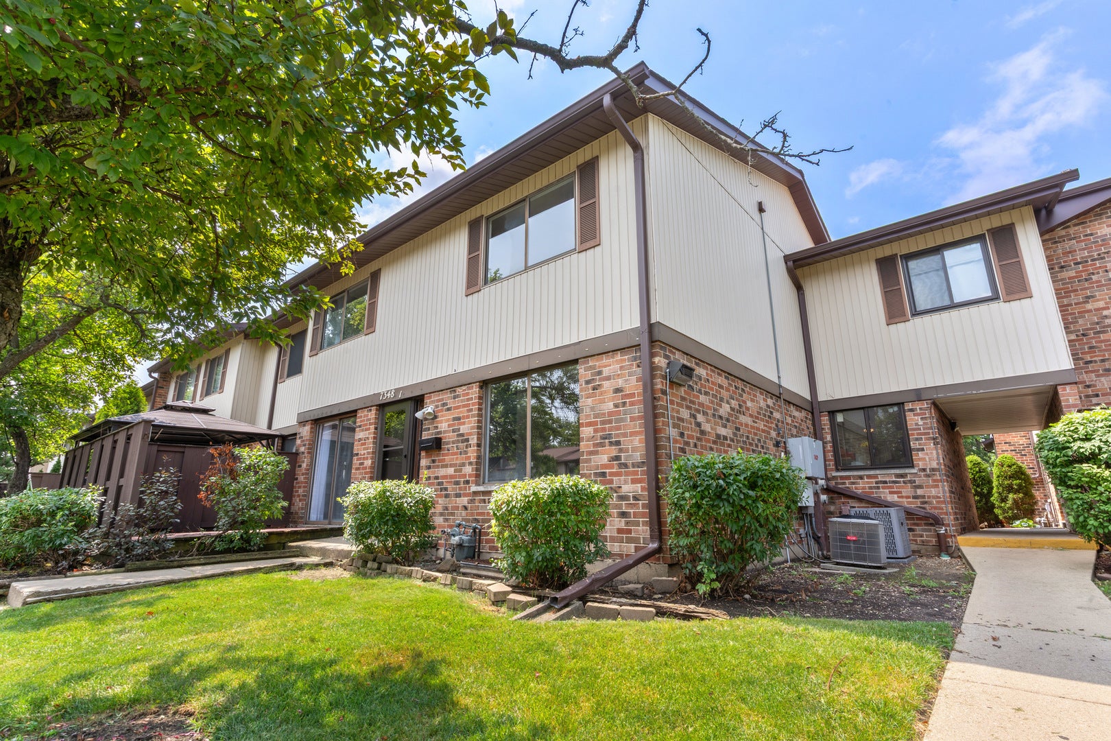7348 Winthrop Way, #1, Downers Grove, IL 60516 7348 Winthrop Way, #1, Downers Grove, IL 60516