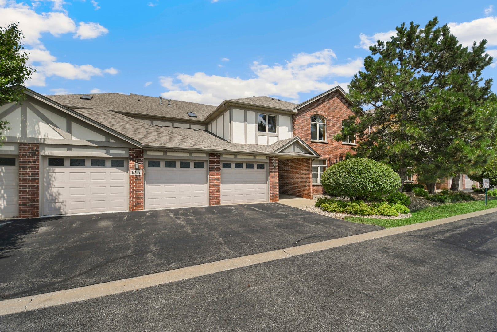 6252 Kallsen Drive, #4, Tinley Park, IL 60477