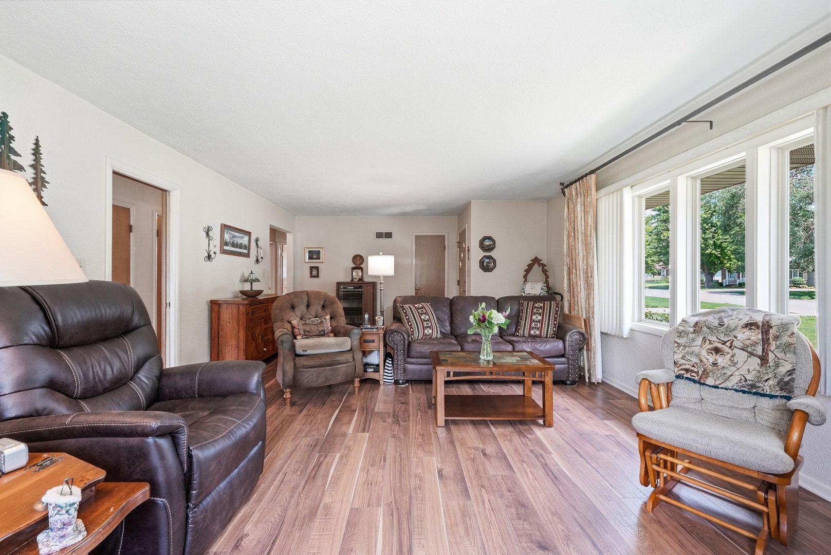 811 Magnolia Drive, Joliet, IL 60435 811 Magnolia Drive, Joliet, IL 60435