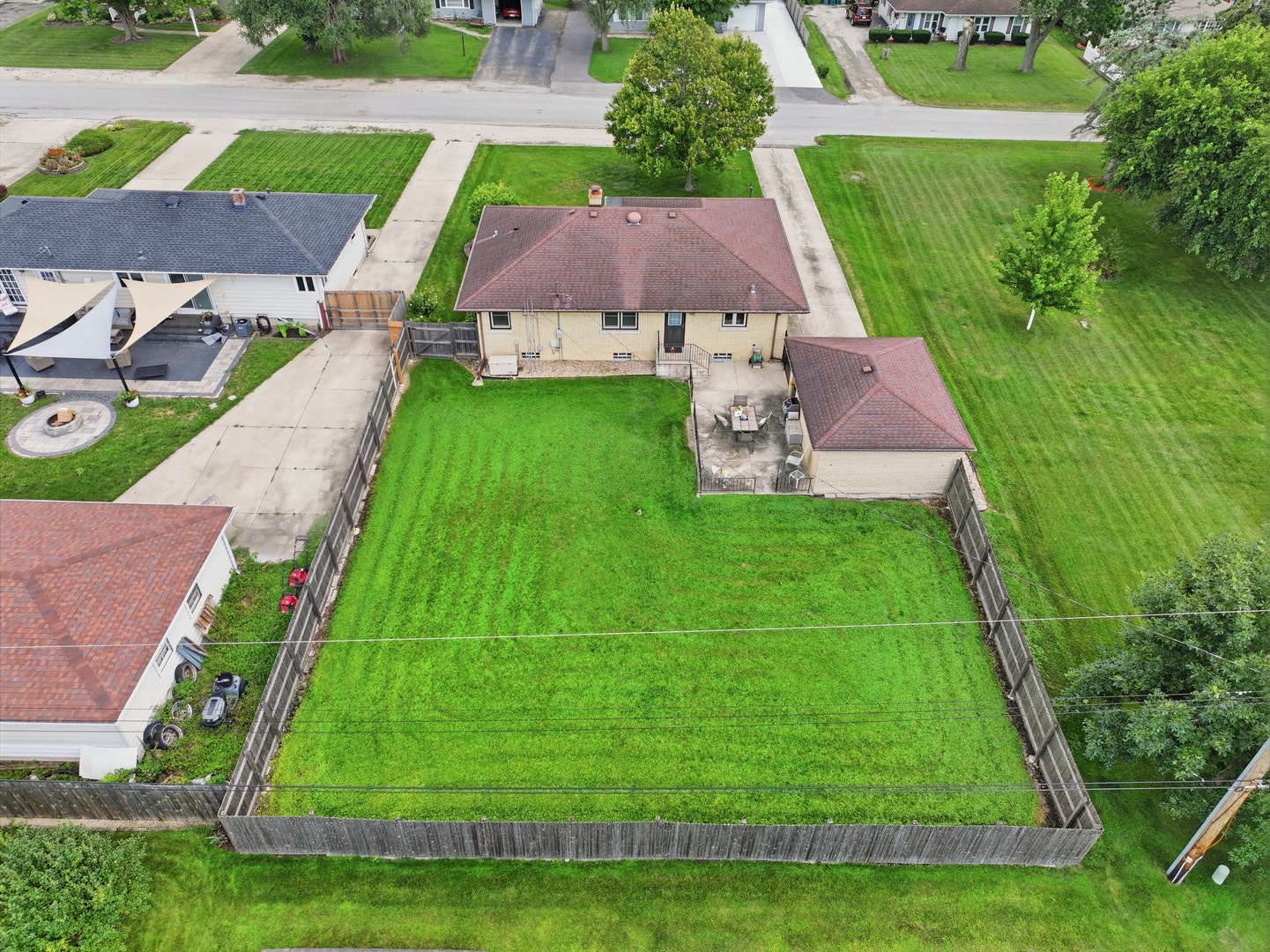811 Magnolia Drive, Joliet, IL 60435 811 Magnolia Drive, Joliet, IL 60435