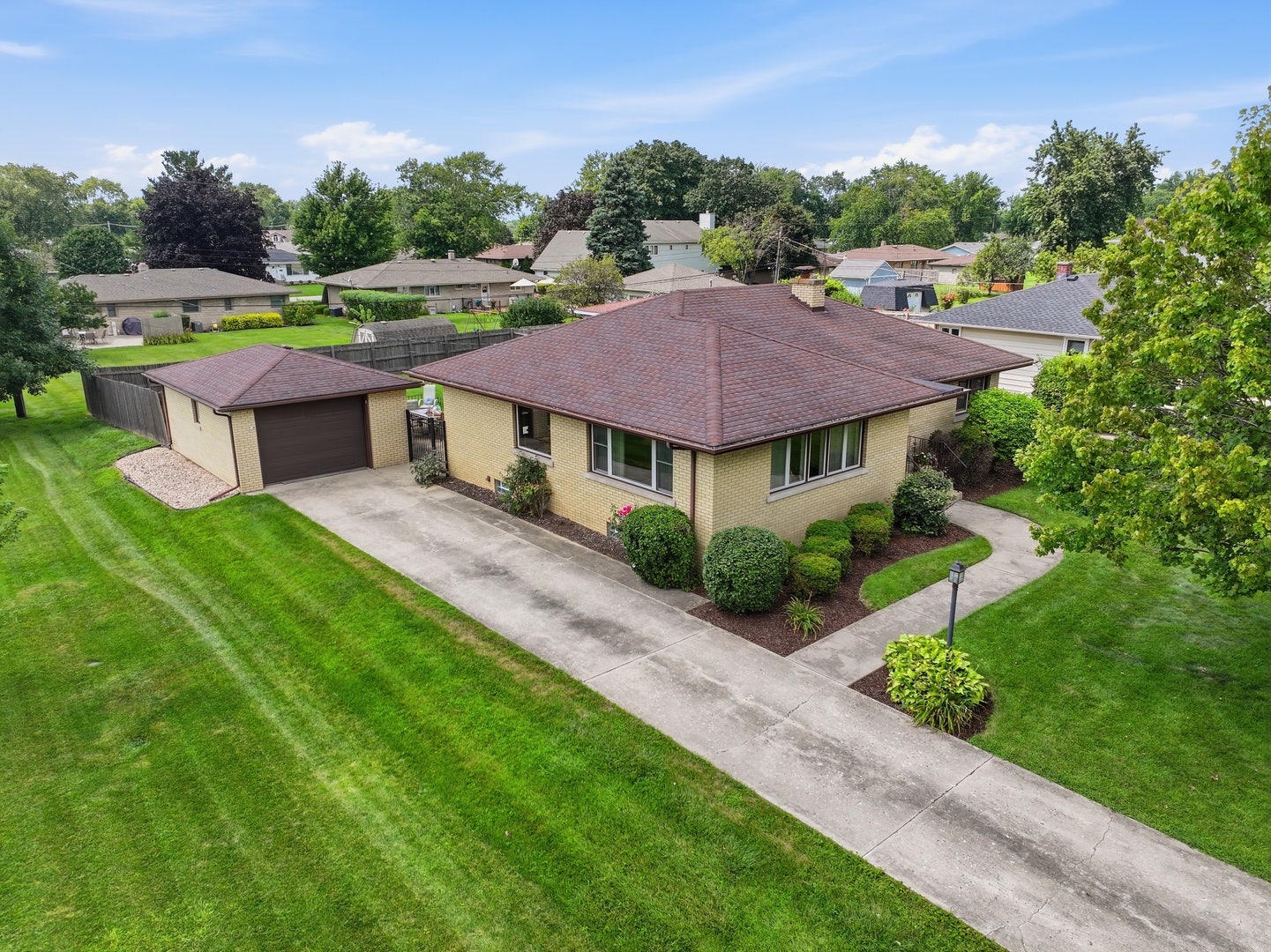 811 Magnolia Drive, Joliet, IL 60435 811 Magnolia Drive, Joliet, IL 60435