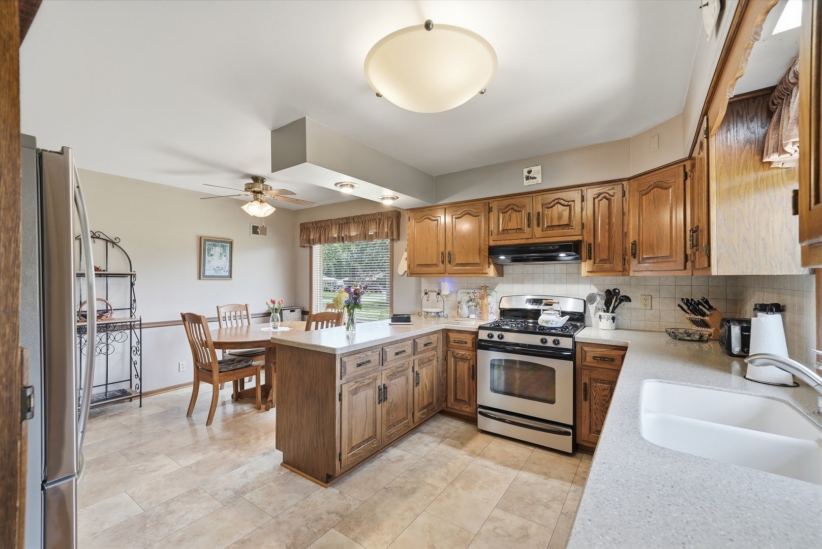 811 Magnolia Drive, Joliet, IL 60435 811 Magnolia Drive, Joliet, IL 60435