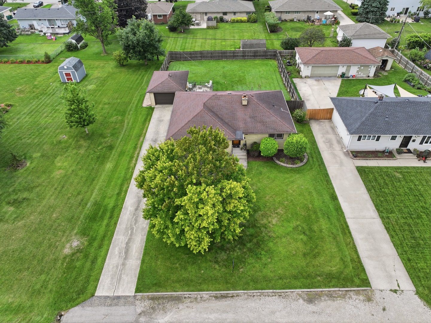 811 Magnolia Drive, Joliet, IL 60435 811 Magnolia Drive, Joliet, IL 60435