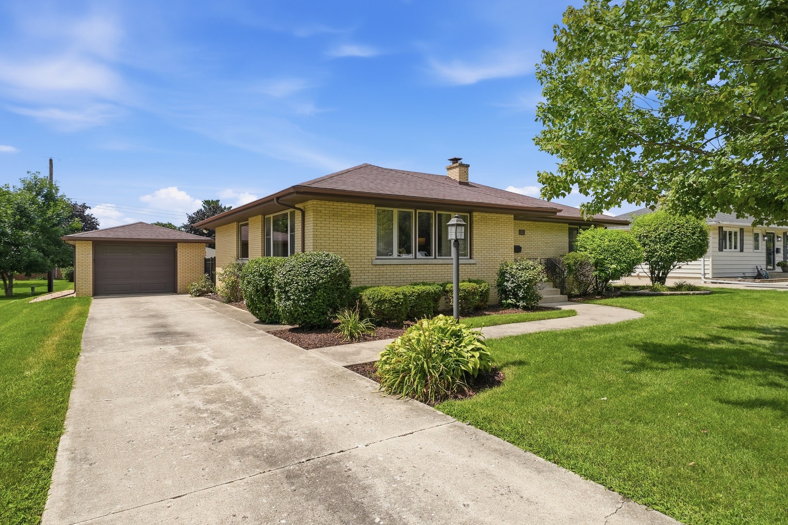 811 Magnolia Drive, Joliet, IL 60435 811 Magnolia Drive, Joliet, IL 60435