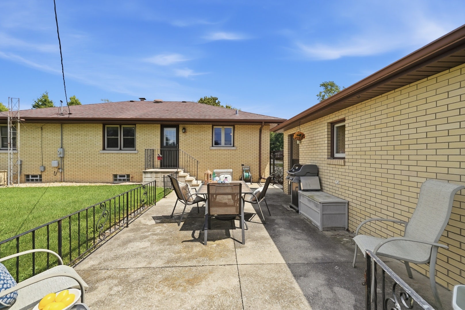 811 Magnolia Drive, Joliet, IL 60435 811 Magnolia Drive, Joliet, IL 60435