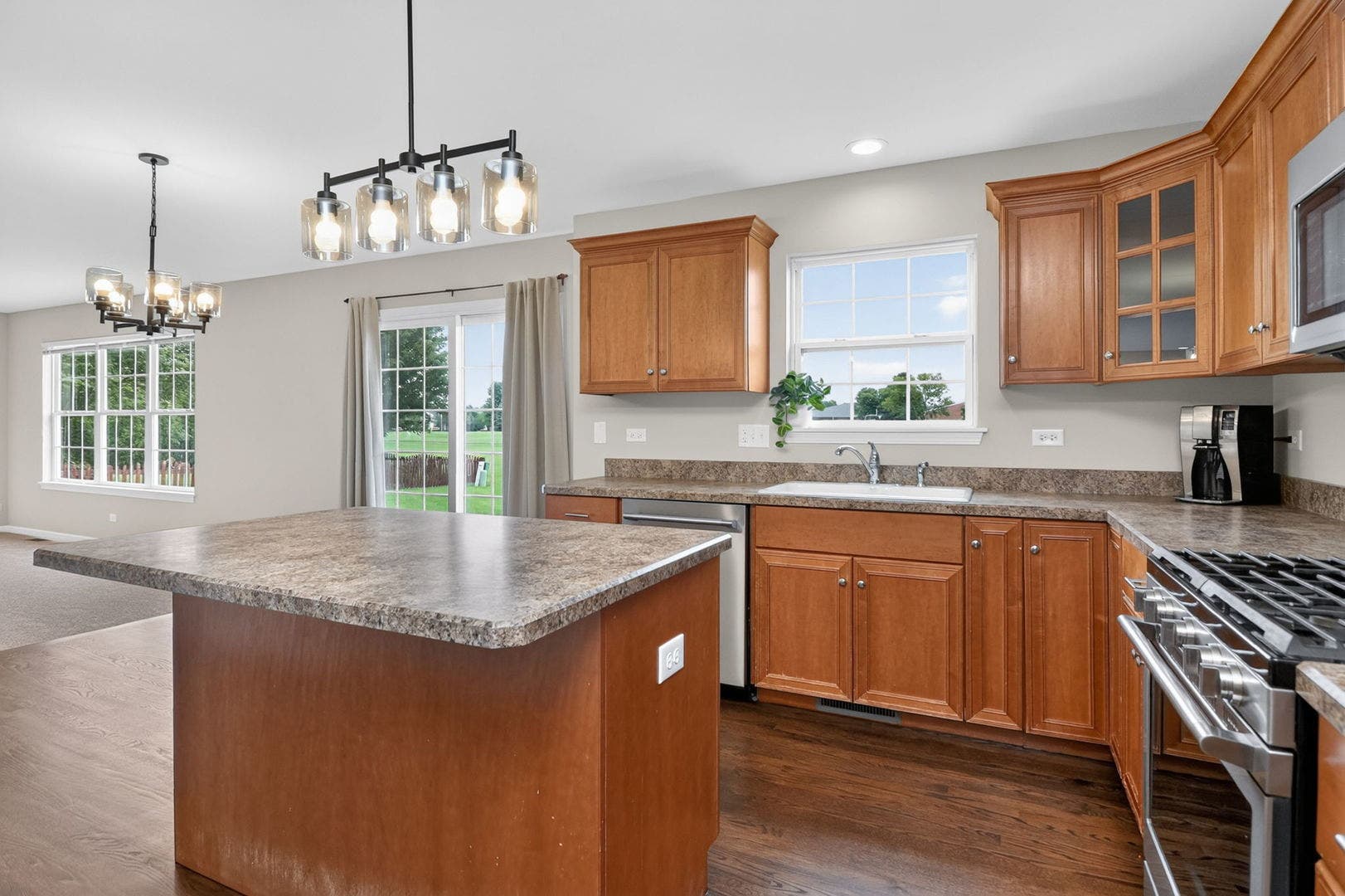 2212 James Leigh Drive, Aurora, IL 60503 2212 James Leigh Drive, Aurora, IL 60503