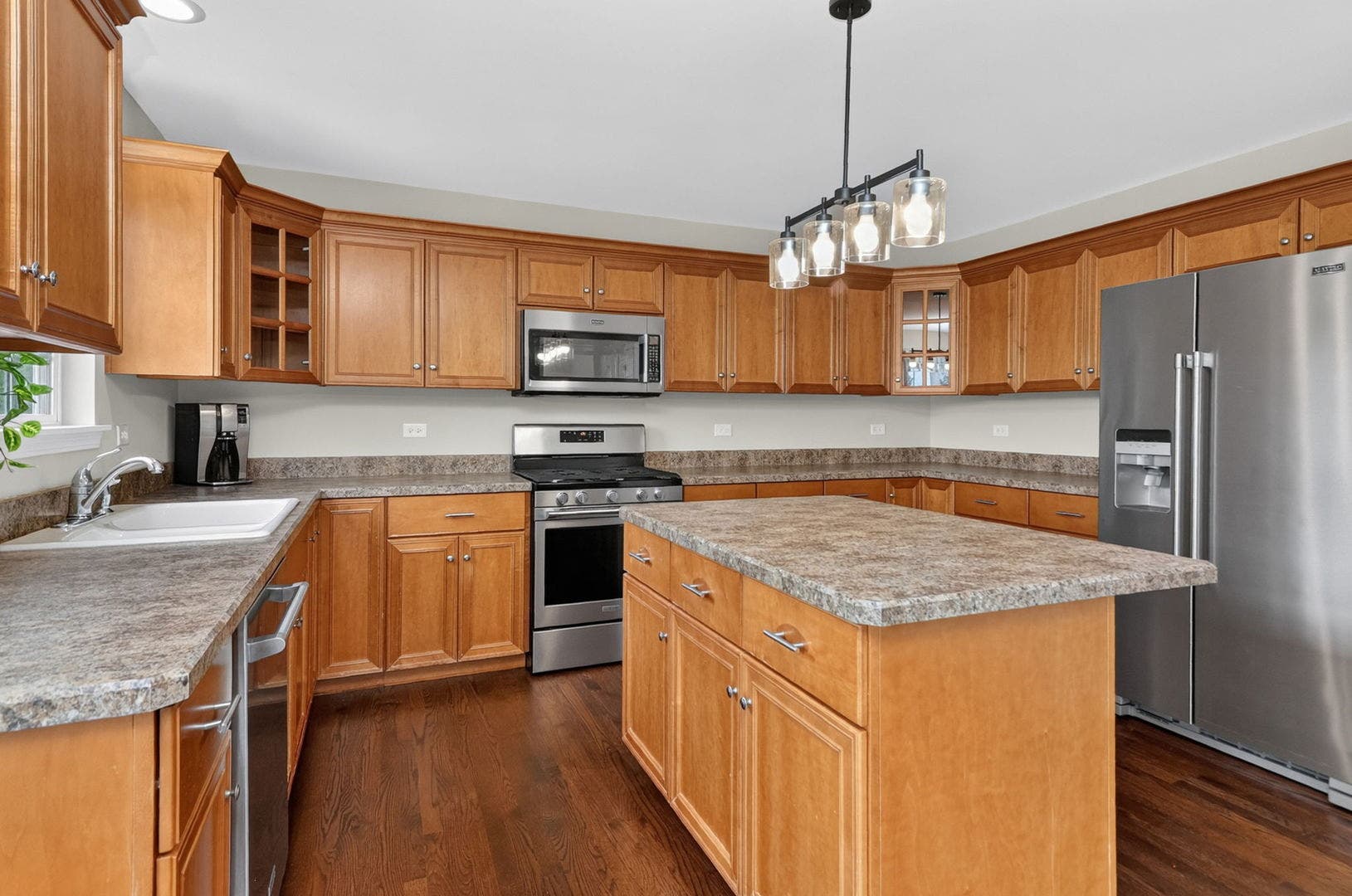2212 James Leigh Drive, Aurora, IL 60503 2212 James Leigh Drive, Aurora, IL 60503