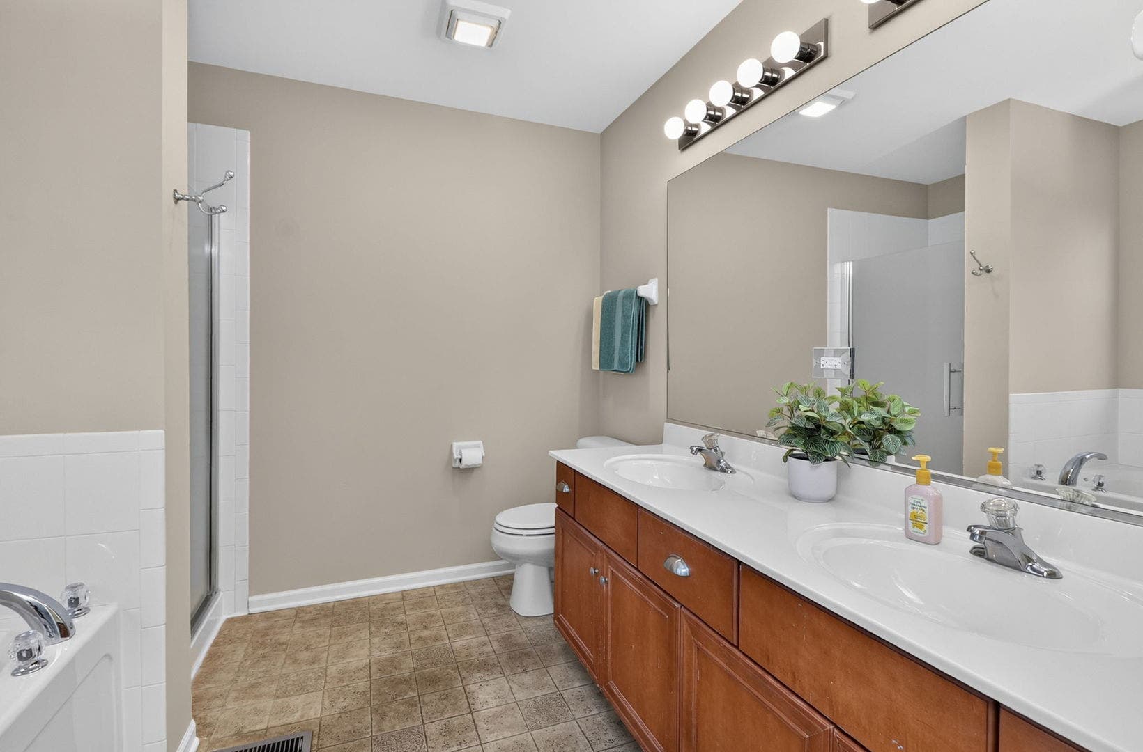 2212 James Leigh Drive, Aurora, IL 60503 2212 James Leigh Drive, Aurora, IL 60503
