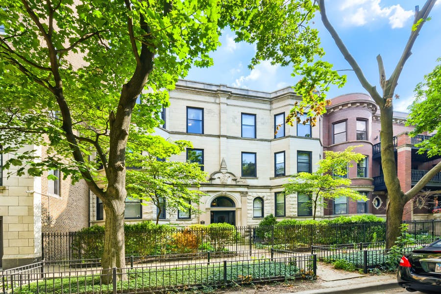 Property photo for 823 W Lakeside Place, #3E, Chicago, IL