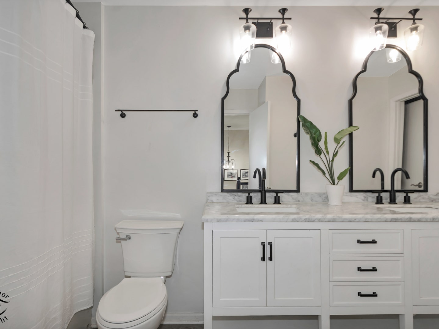 2423 Rocky Hill Circle, Joliet, IL 60432 Primary Bathroom/Hallway Bathroom