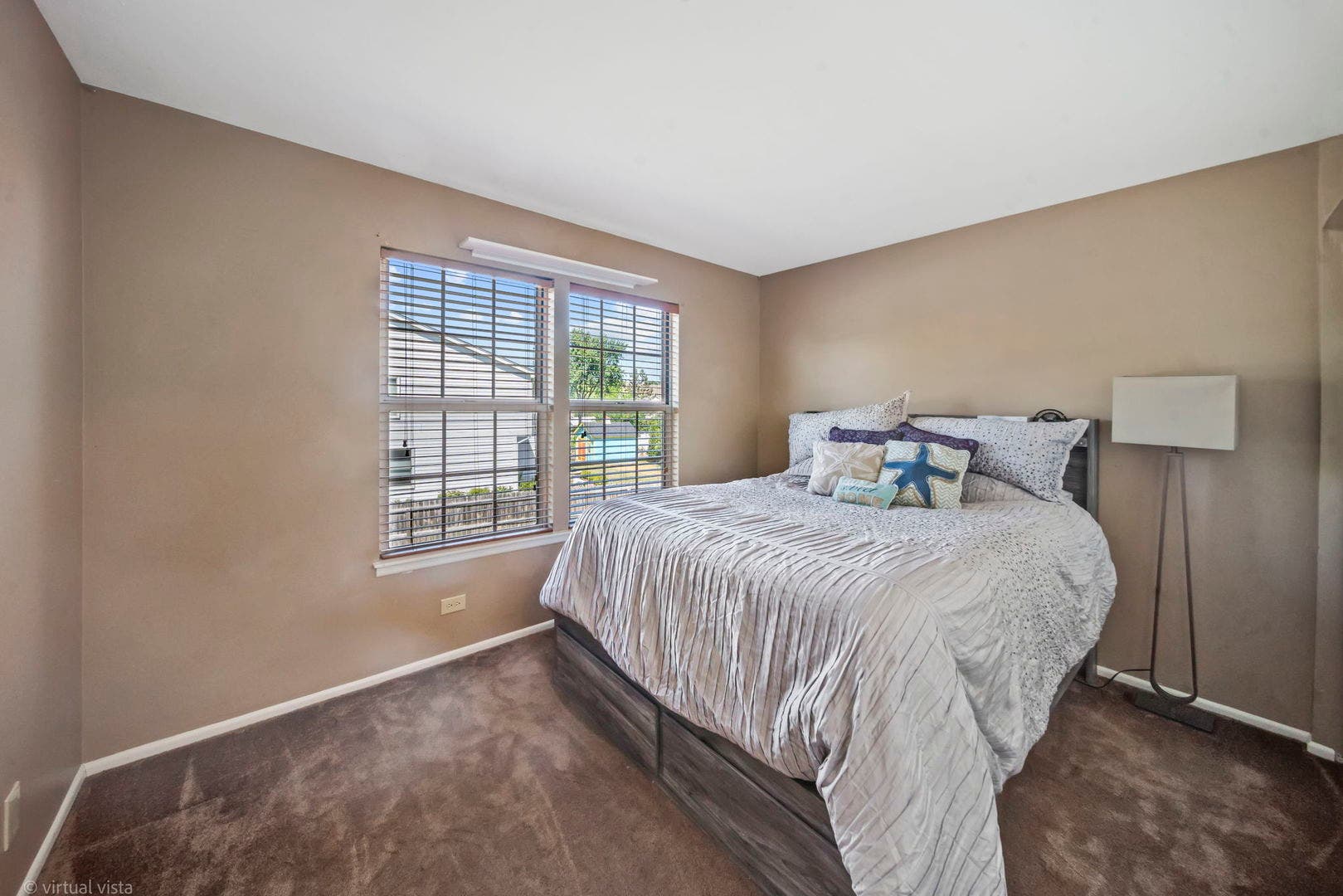 990 Pennwood Lane, Bolingbrook, IL 60440 990 Pennwood Lane, Bolingbrook, IL 60440