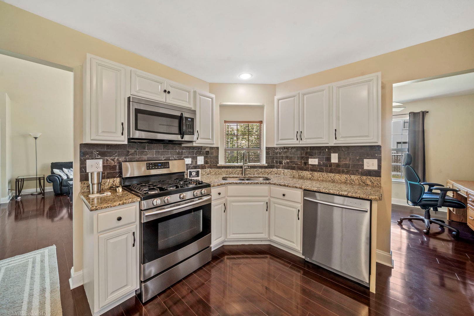 990 Pennwood Lane, Bolingbrook, IL 60440 990 Pennwood Lane, Bolingbrook, IL 60440
