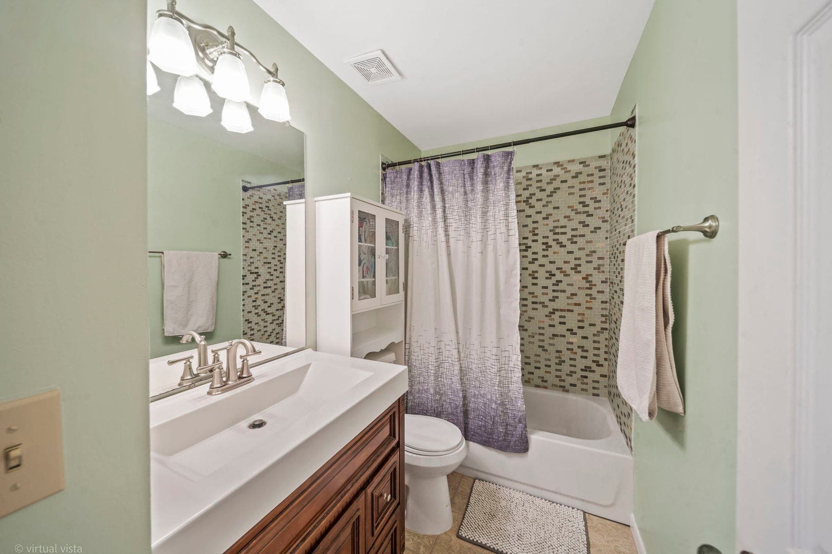 990 Pennwood Lane, Bolingbrook, IL 60440 990 Pennwood Lane, Bolingbrook, IL 60440