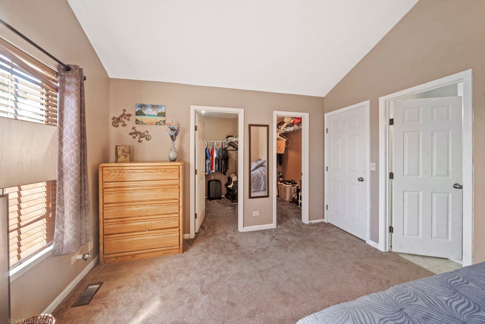 990 Pennwood Lane, Bolingbrook, IL 60440 990 Pennwood Lane, Bolingbrook, IL 60440