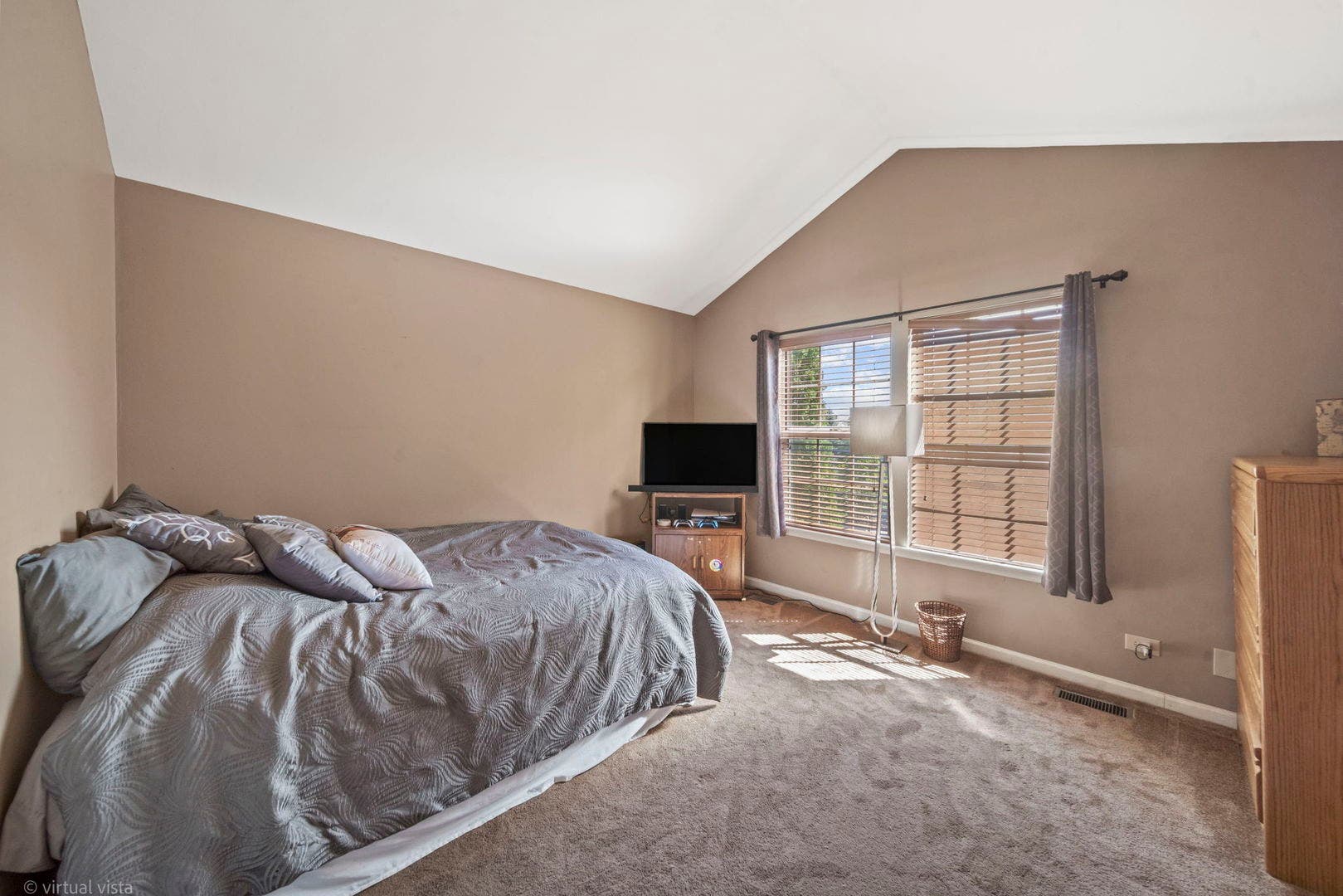 990 Pennwood Lane, Bolingbrook, IL 60440 990 Pennwood Lane, Bolingbrook, IL 60440