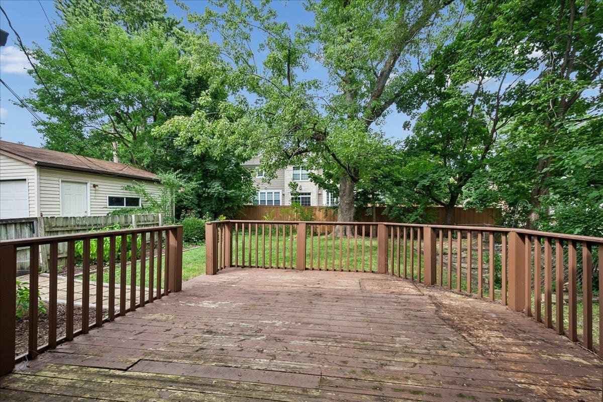2272 Asbury Road, Northbrook, IL 60062 2272 Asbury Road, Northbrook, IL 60062