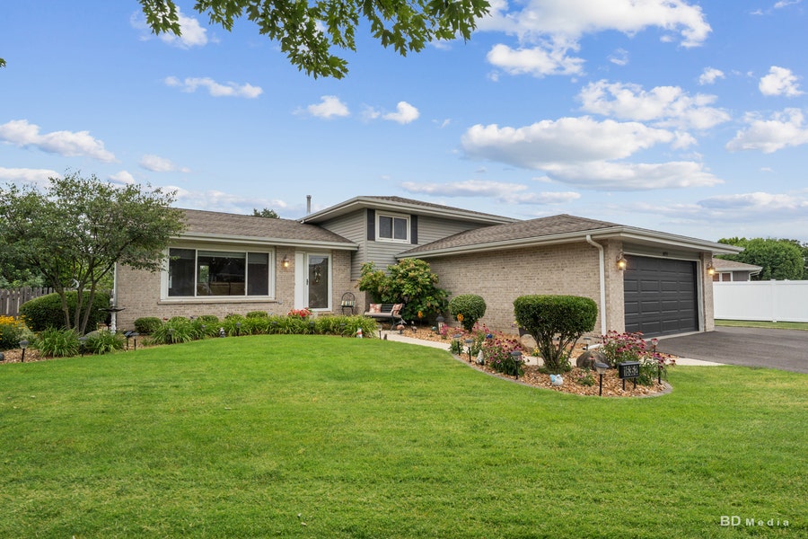 Property photo for 16352 Rowley Lane, Lockport, IL