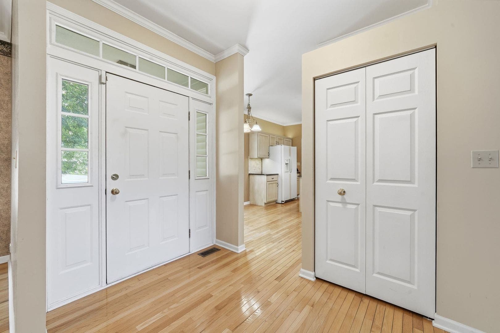 1944 School House Lane, Aurora, IL 60506 1944 School House Lane, Aurora, IL 60506