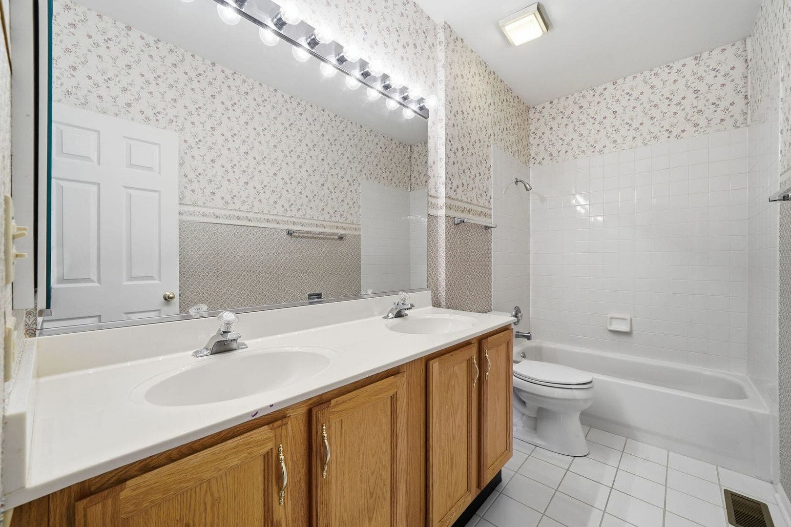 1944 School House Lane, Aurora, IL 60506 1944 School House Lane, Aurora, IL 60506