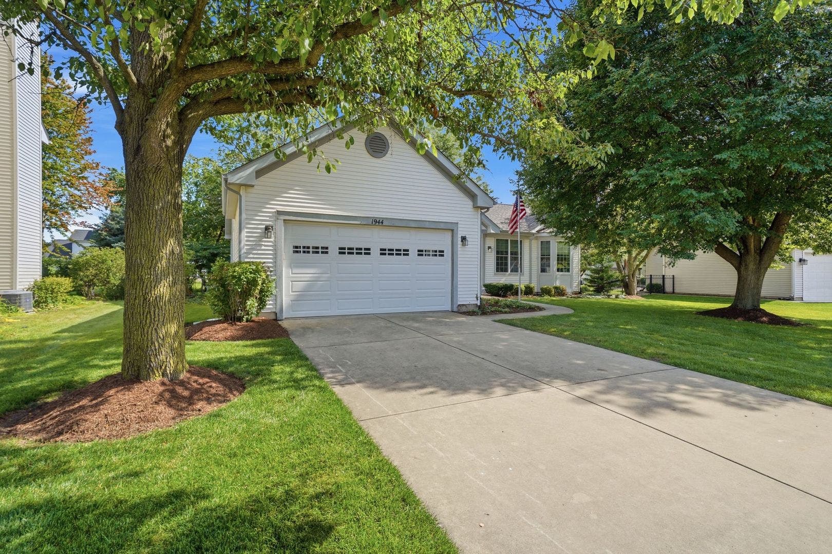 1944 School House Lane, Aurora, IL 60506 1944 School House Lane, Aurora, IL 60506