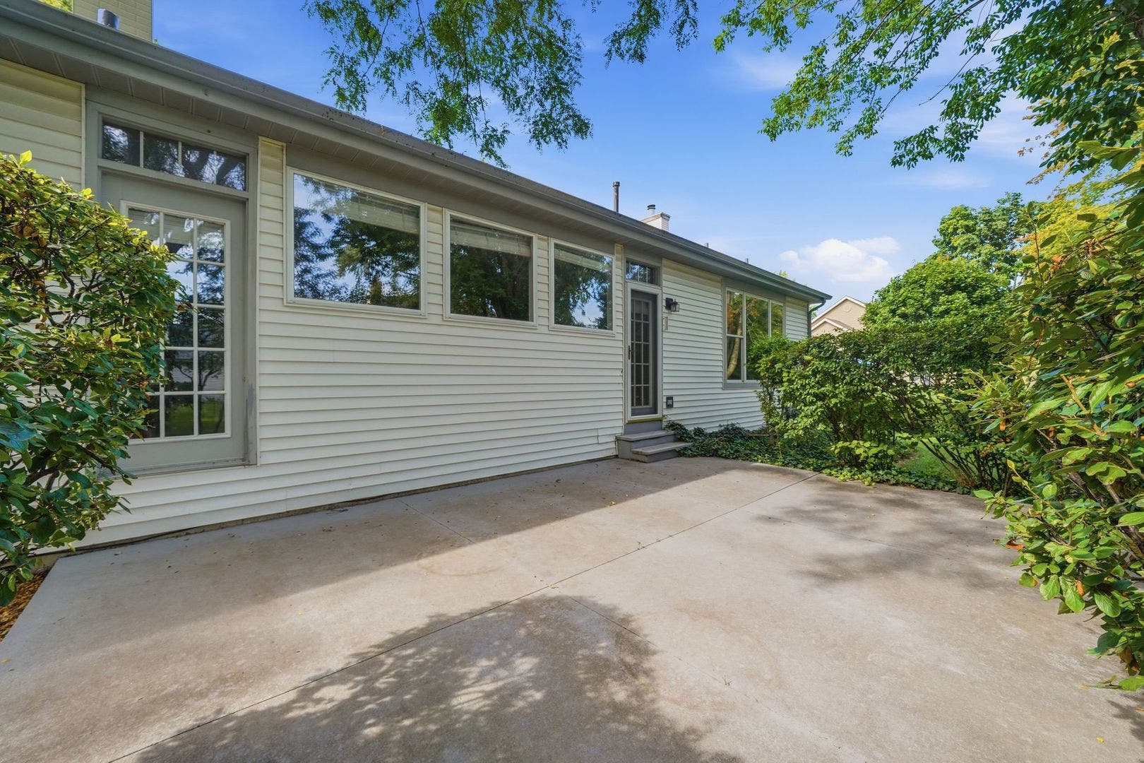 1944 School House Lane, Aurora, IL 60506 1944 School House Lane, Aurora, IL 60506